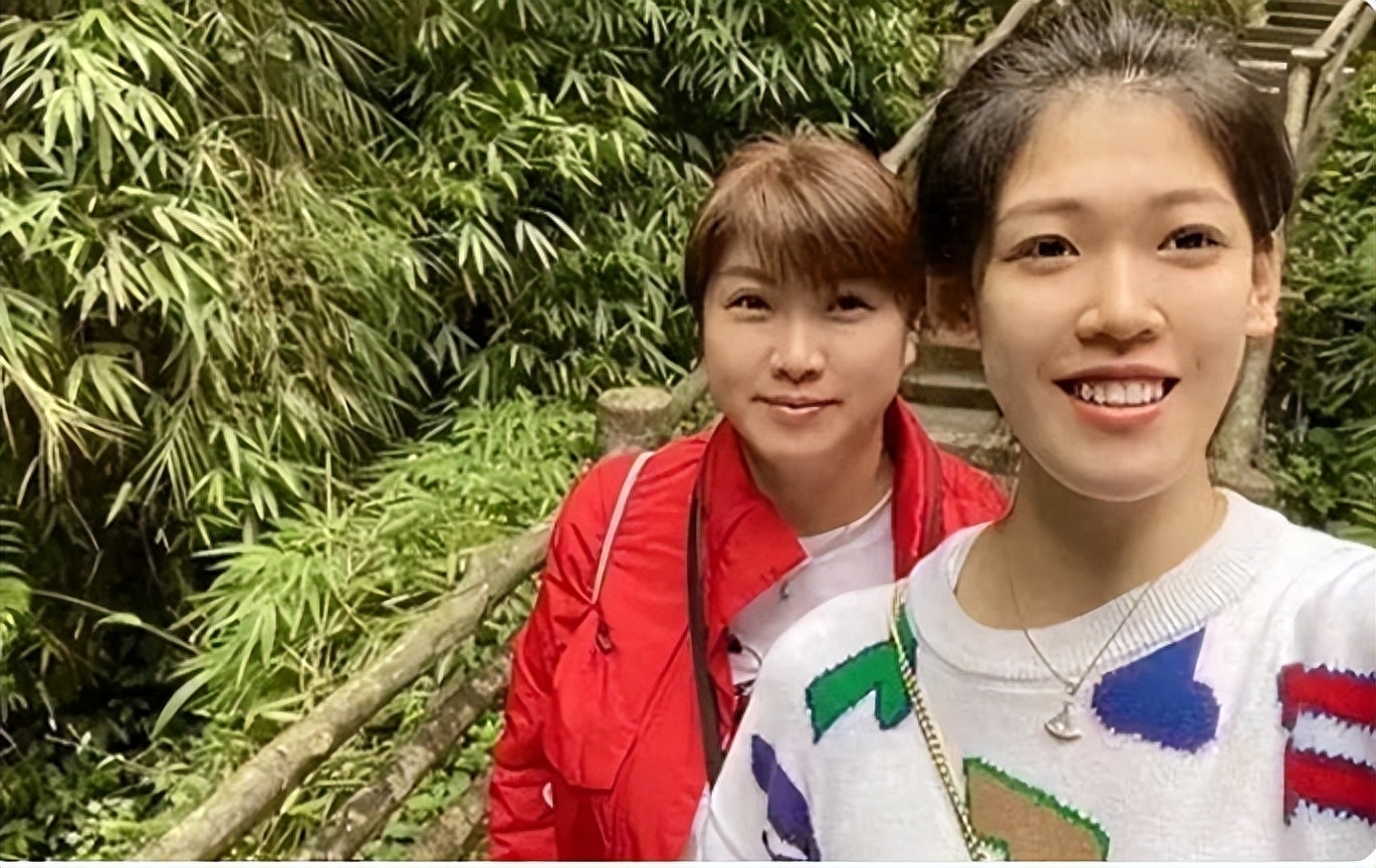北京时间10月15日下午,中国女排传来朱婷和丁霞的新消息!