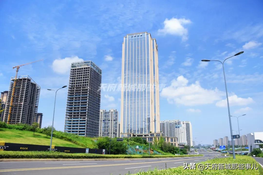 大悦城总占地近115亩,第一批次的北区为商场区,第二批次的南区是住宅