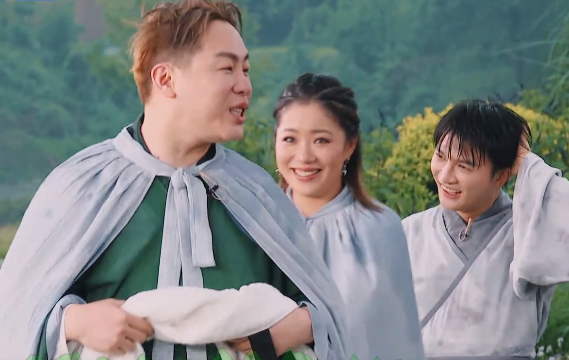 同是歌手,对比周深,张碧晨,胡彦斌在综艺中的表现,差距太大了