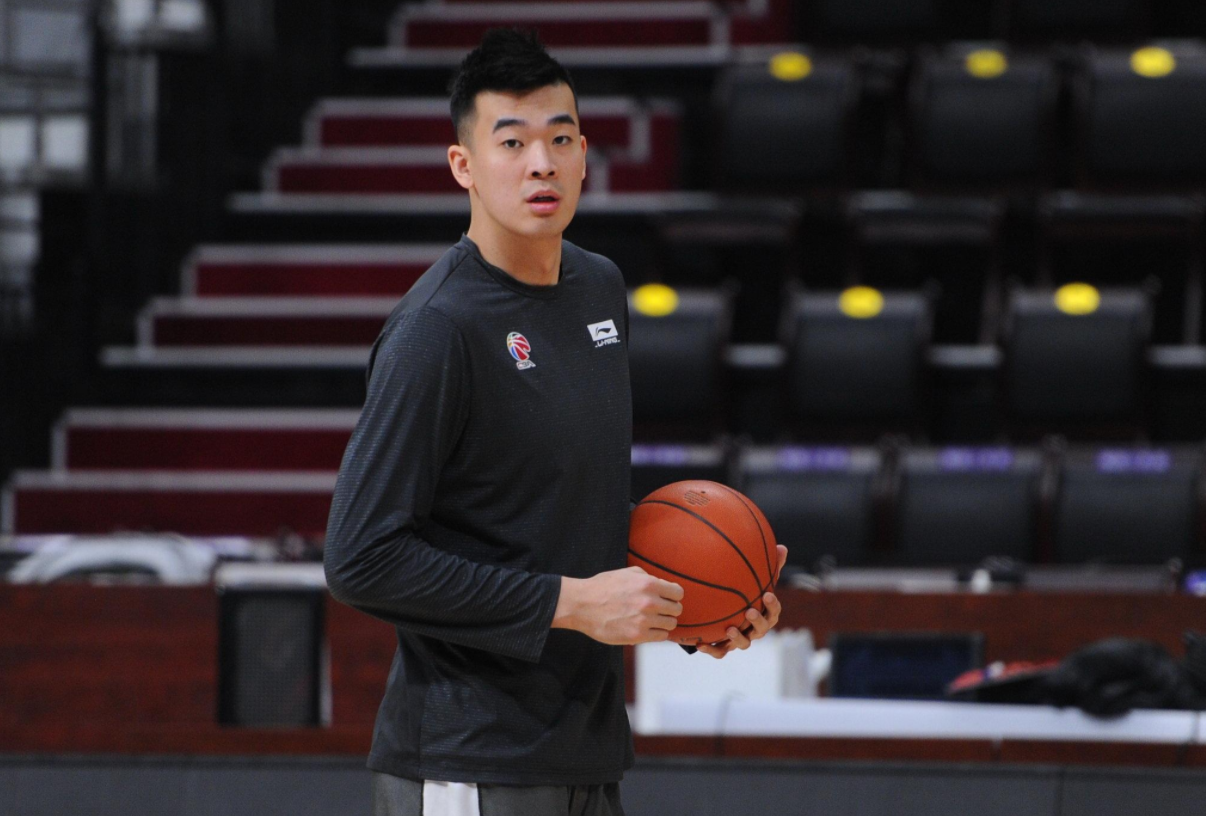 现役中国男篮队员的身高是多少呢?