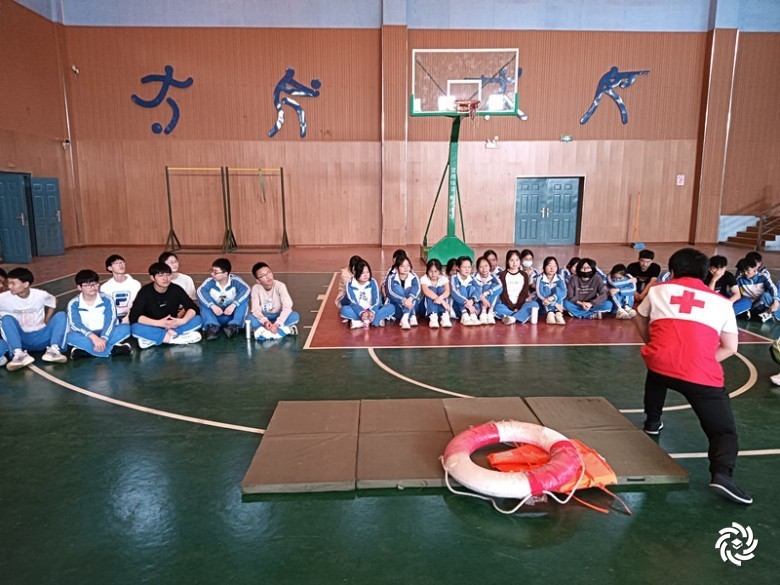 湖州市菱湖镇第一中学举行防溺水安全演练活动