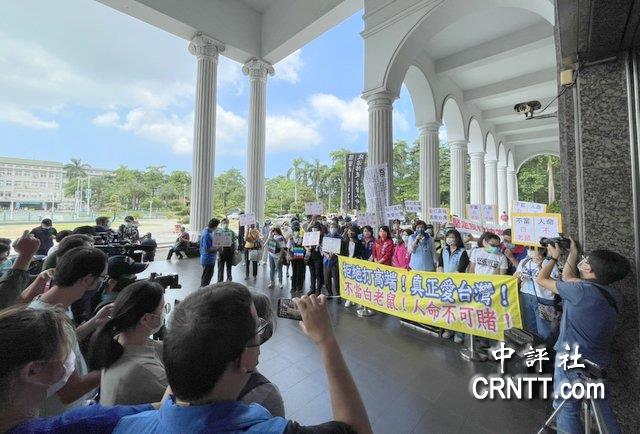 台产疫苗开打3天4死,高雄蓝军议会陈情:拒绝打高端,不当白老鼠
