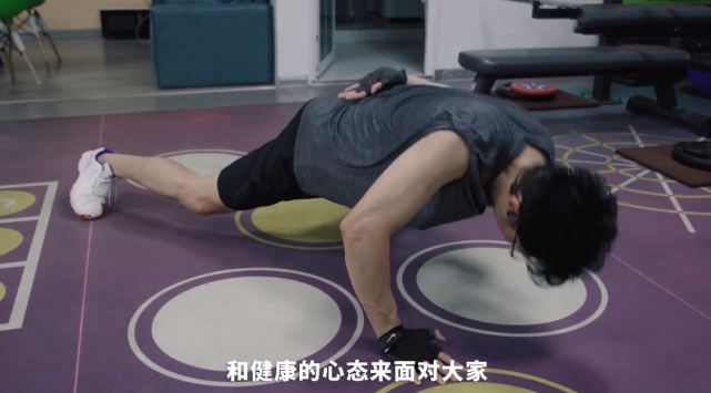 大司马悄悄健身一个月,手臂已经看出线条,距离肌肉金轮更近一步