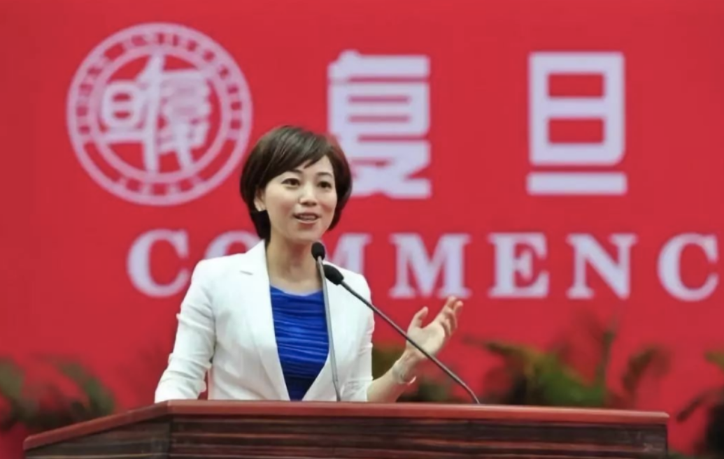 劳春燕:在最好的年纪嫁"普通男人"裘正义,婚后生一子美满幸福