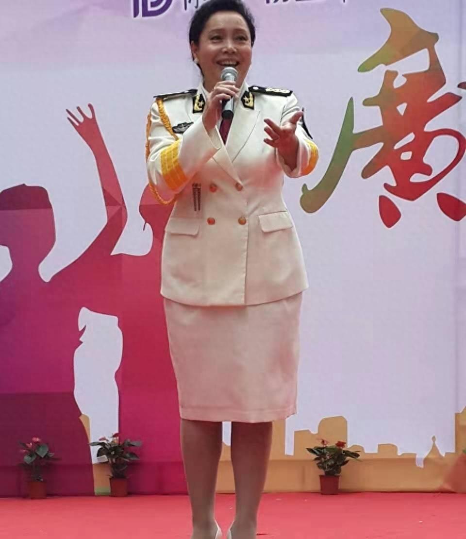 《七十二家房客》牛夫人,曾是外剧华女的妈妈,现实是一名歌唱家
