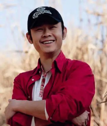 50岁的刀郎有望"复出",十年发福这么多,秃头到只能戴帽子