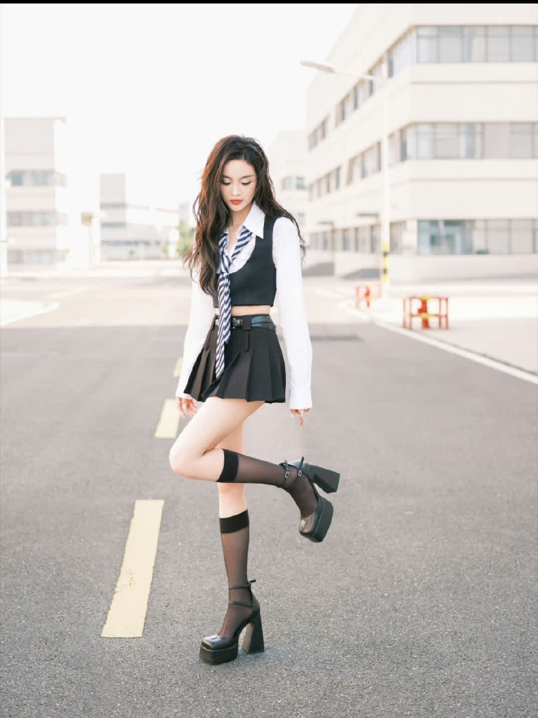 吴宣仪穿上这种袜子时尚圈立刻掀起一股热潮