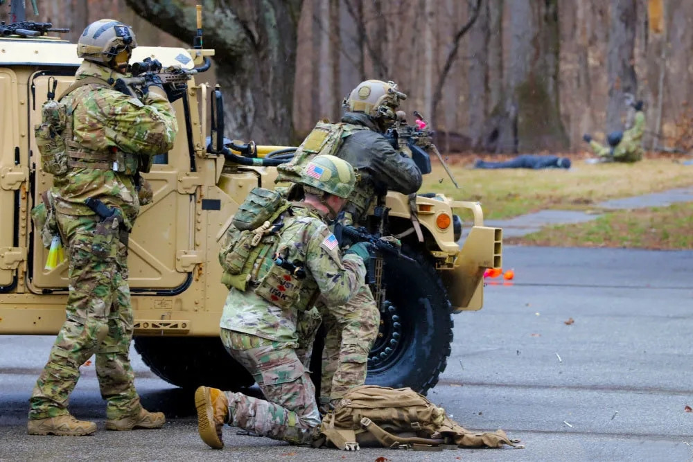 凭一把军刀就能在野外生存?一起看看美军特种部队训练的必修课