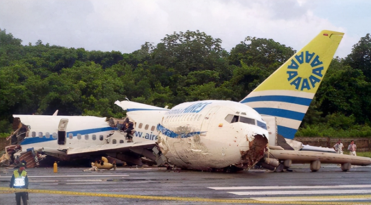 一架波音737客机在广西坠毁,5分钟掉落1万米,132人经历了什么?