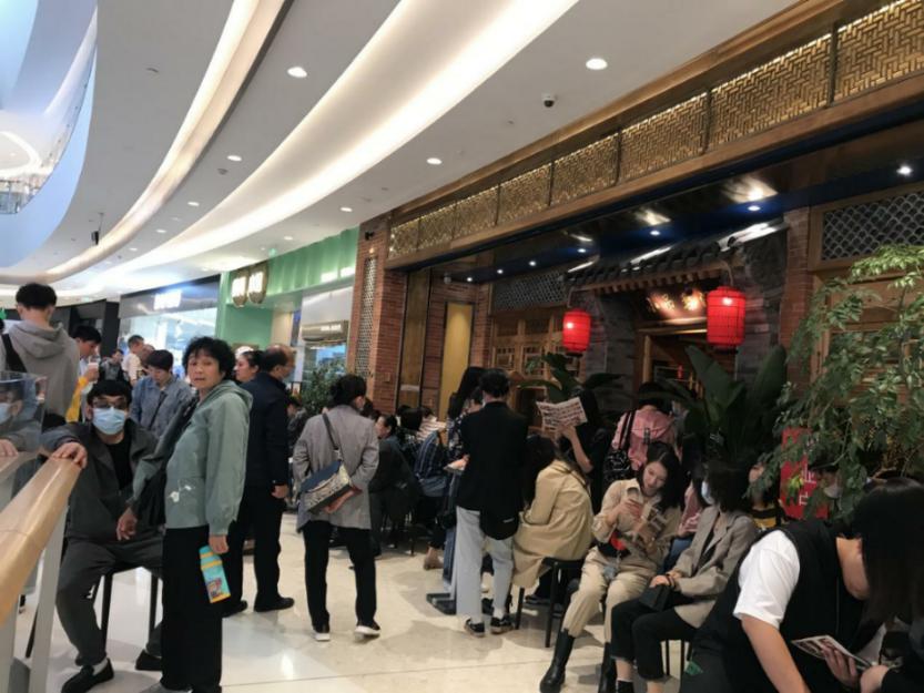 座无虚席!双节期间济南餐饮市场火爆,人气餐厅午餐翻4次台