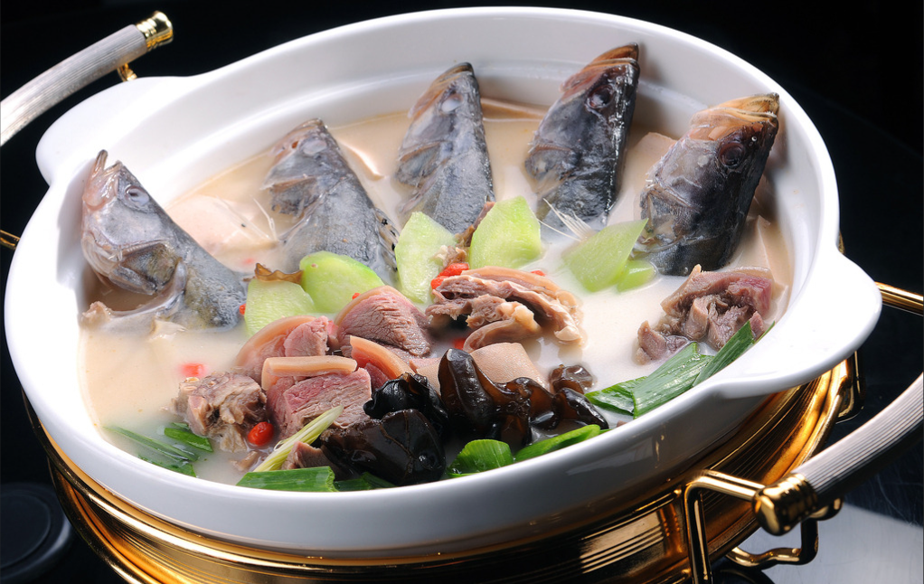 《鱼咬羊》号称天下第一鲜的鱼羊鲜汤!快来学学