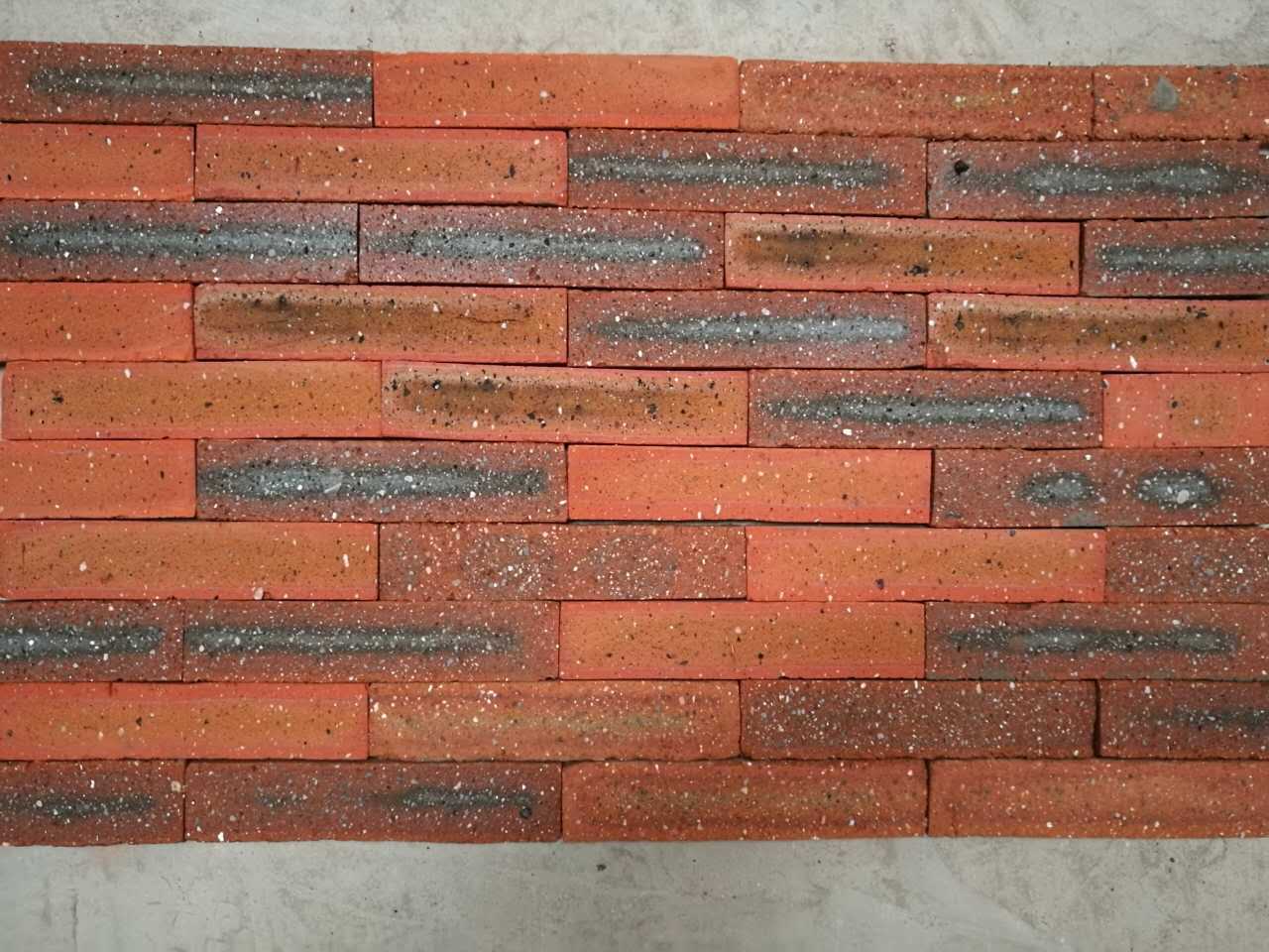 小红砖24墙一米多少块?