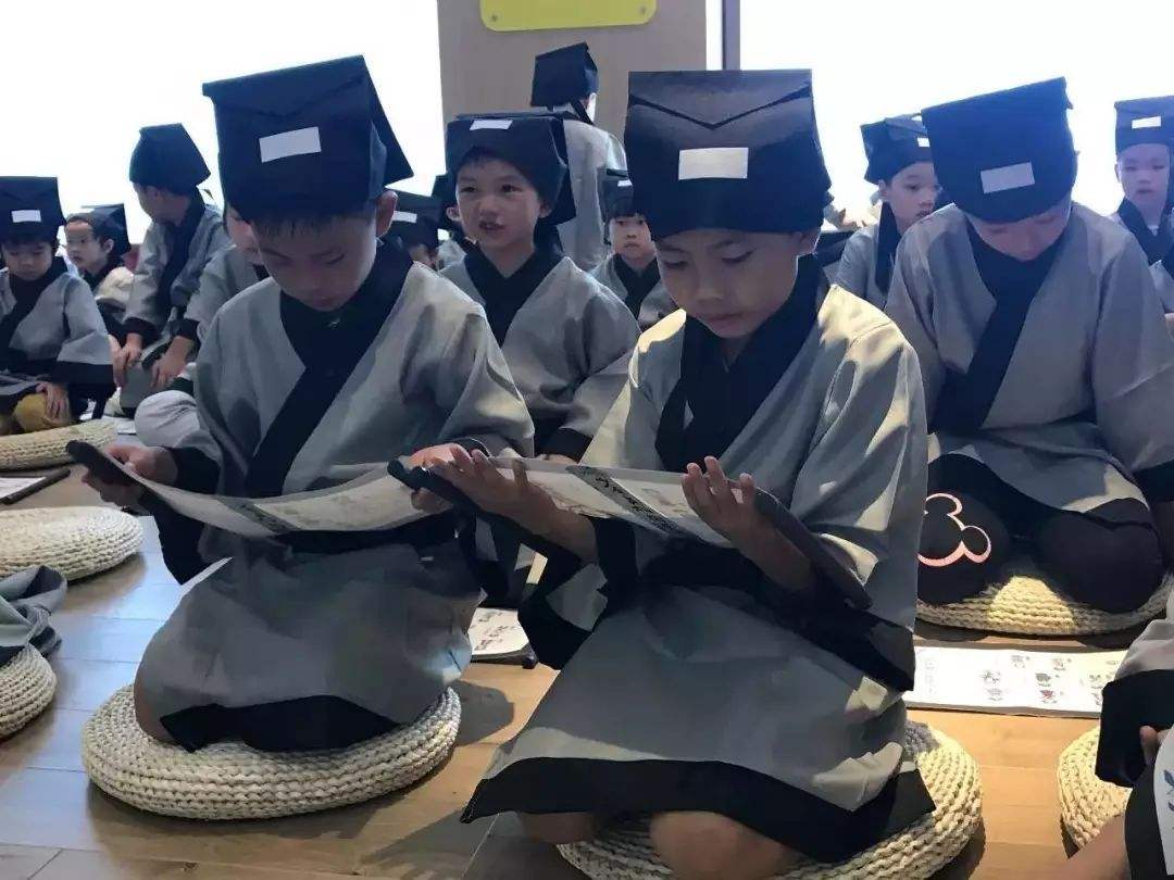 幼教新动态：让爱在童心中绽放