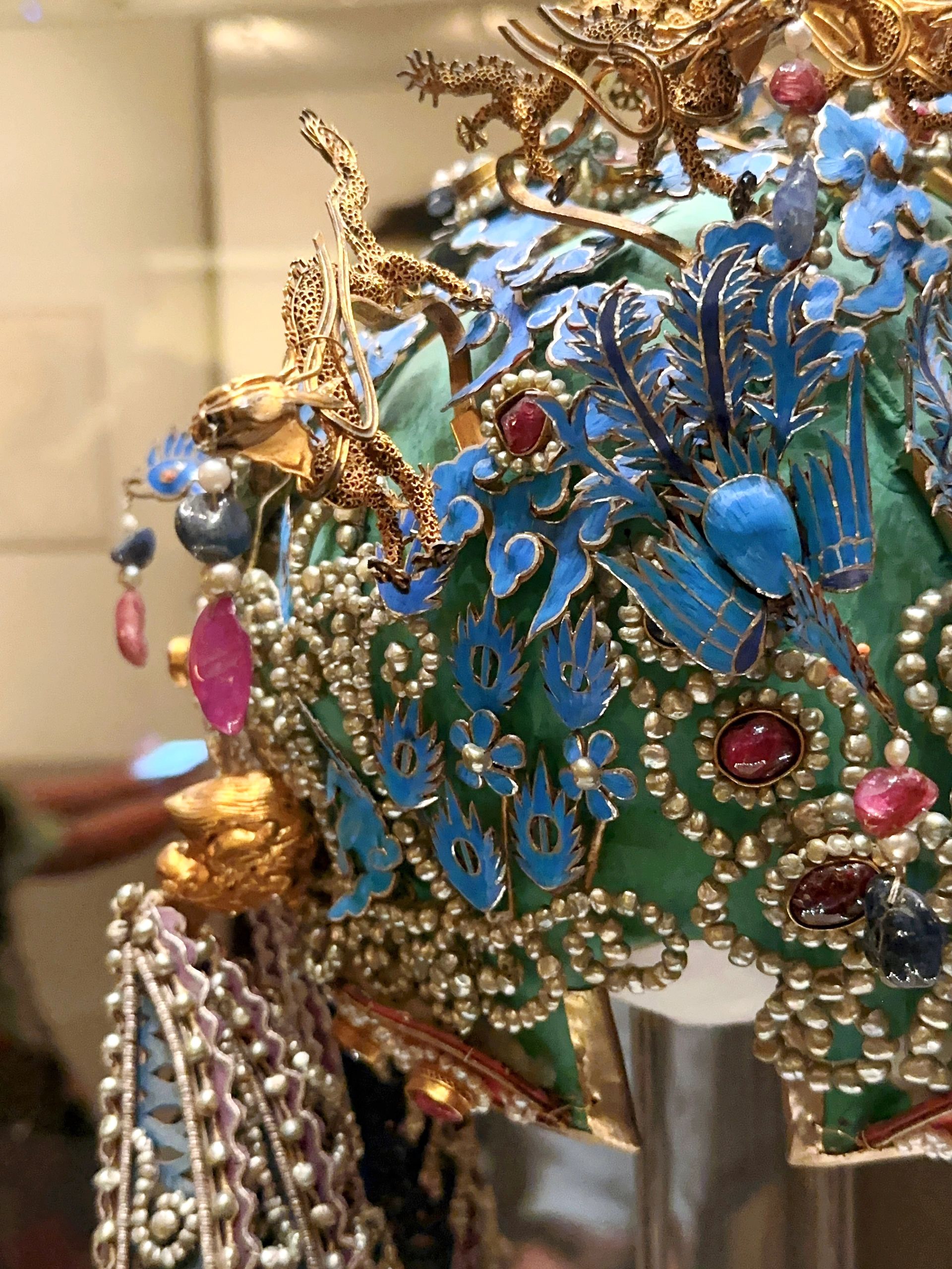 「孝端皇后凤冠」,为国博镇馆之宝之一,也是我国首批禁止出境展览的64