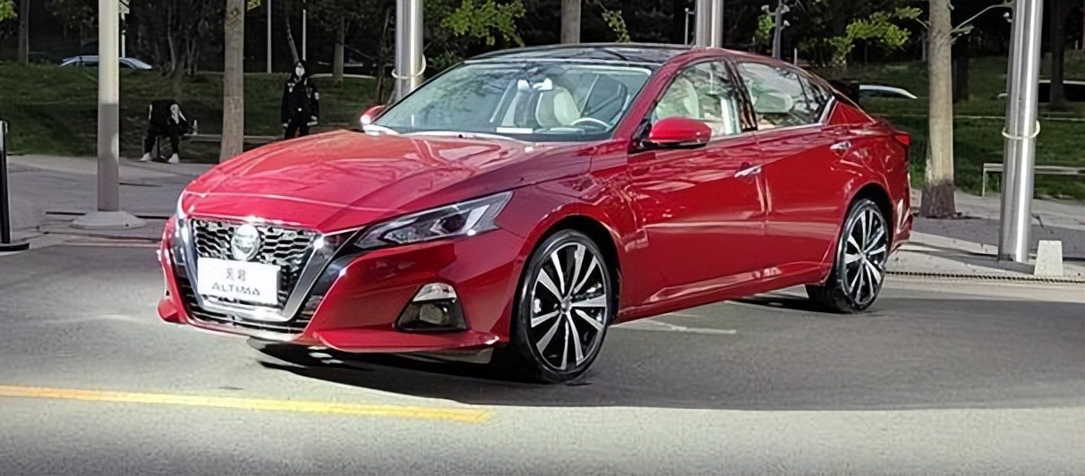 2024款日产天籁实车登场!换用limo前脸,标配9at,本田雅阁劲敌