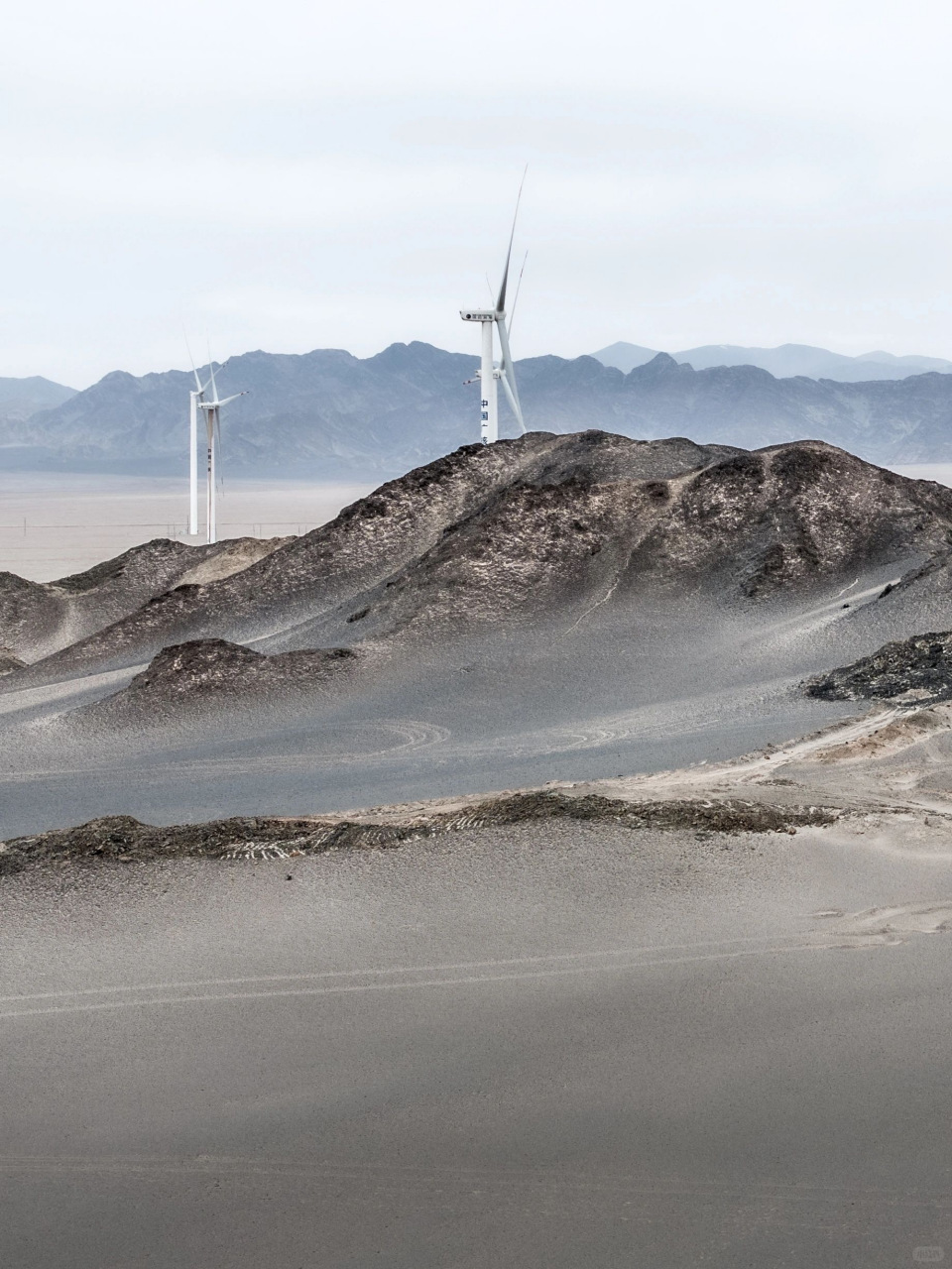 水墨丹青照进现实:青海冷湖黑独山游玩全攻略  青海冷湖黑独山,是我