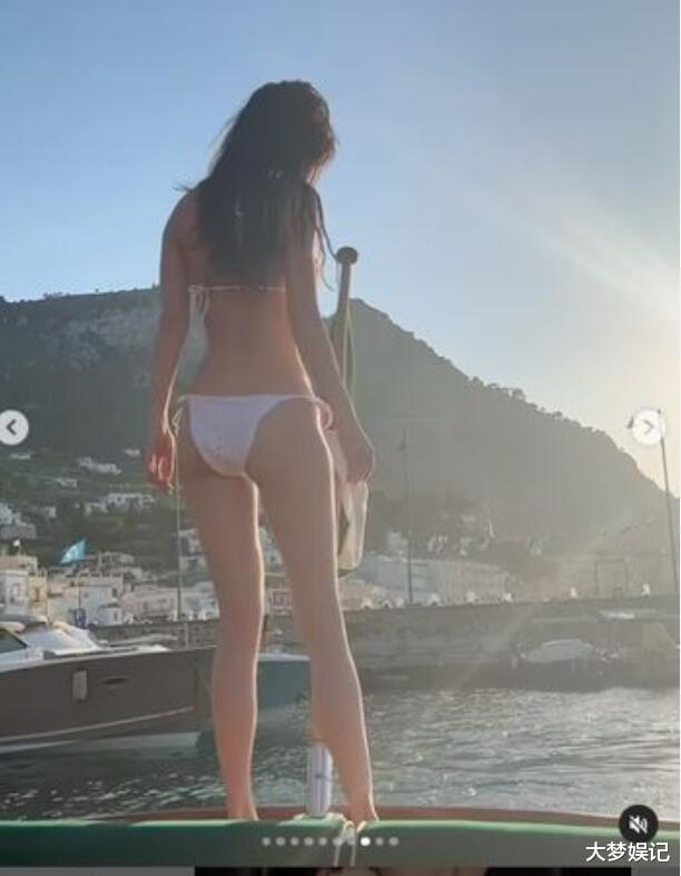 angelababy罕见比基尼装"性感身材"全露!转身激洩s曲线辣爆