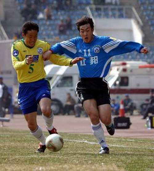 大连足球史上今天:2003年亚冠某球员梅开二度!实德3-1逆转城南