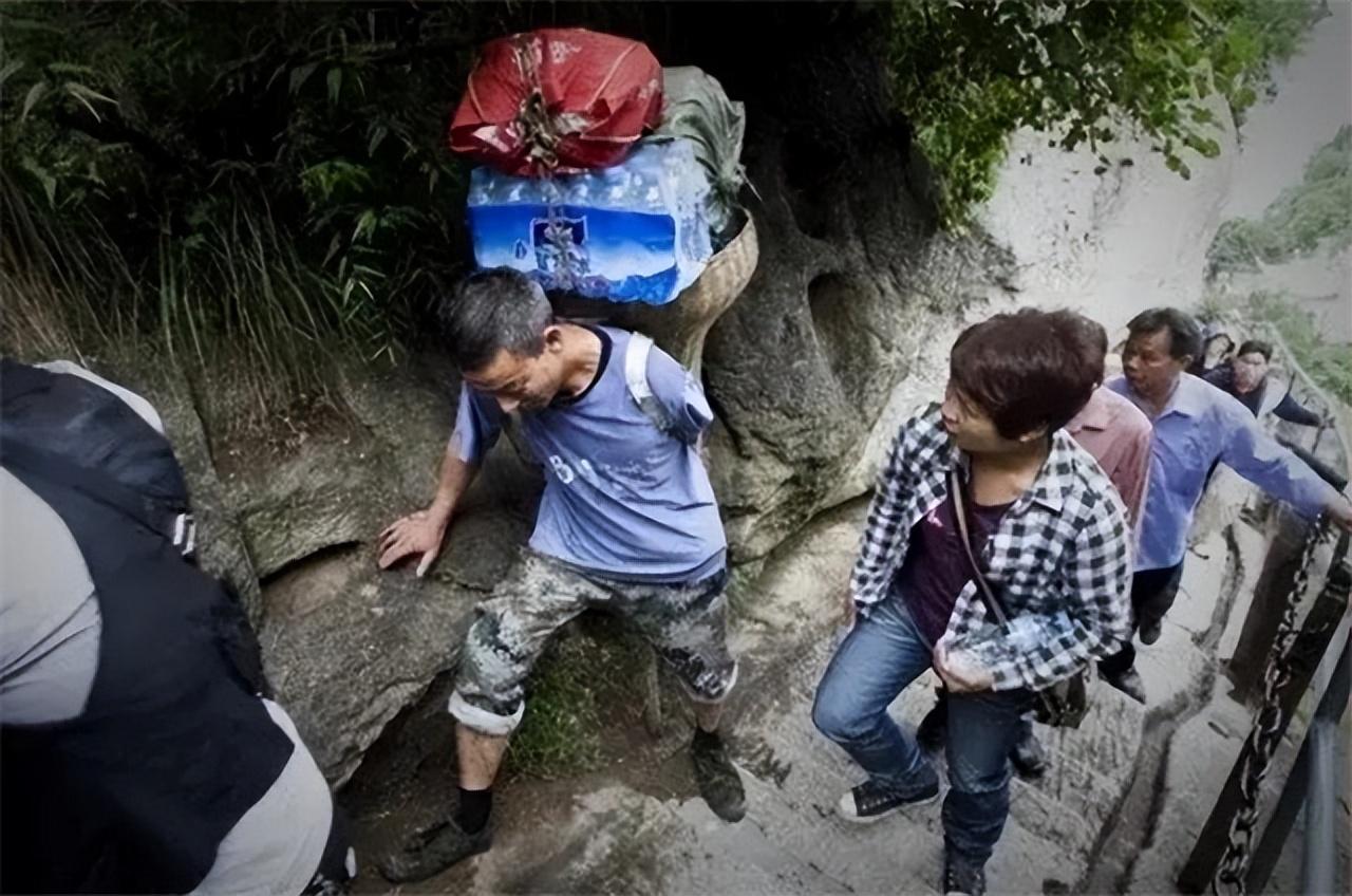 自古就讲"东岳泰山","西岳华山",华山地处陕西省华阴市,素有"奇险