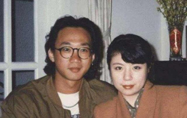 黃家駒離世27年,戴白花穿孝服大鬧靈堂的未婚妻,現在怎麼樣了?