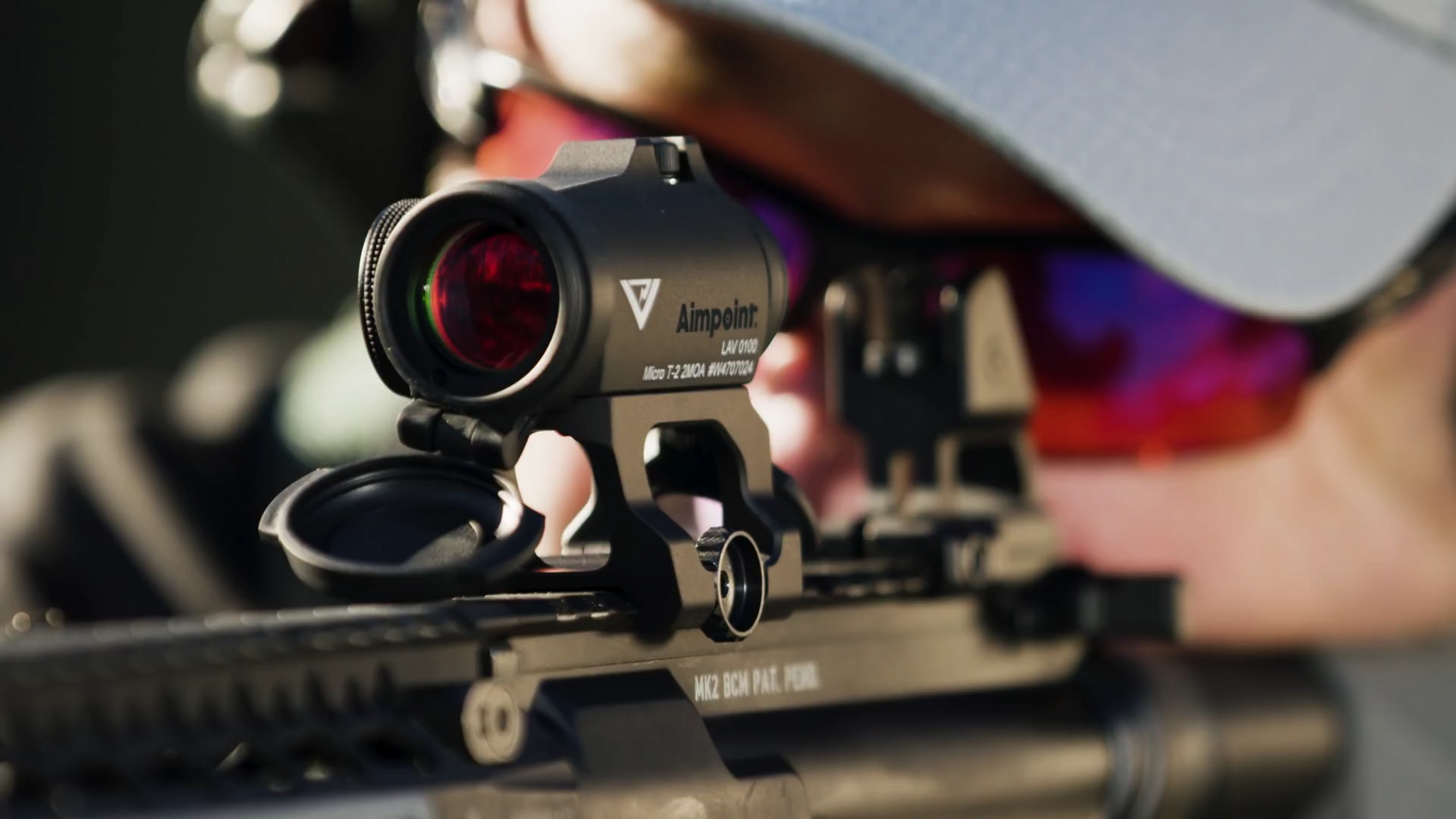 aimpoint micro t-2红点瞄准镜是一款备受赞誉的战术光学装备,以其