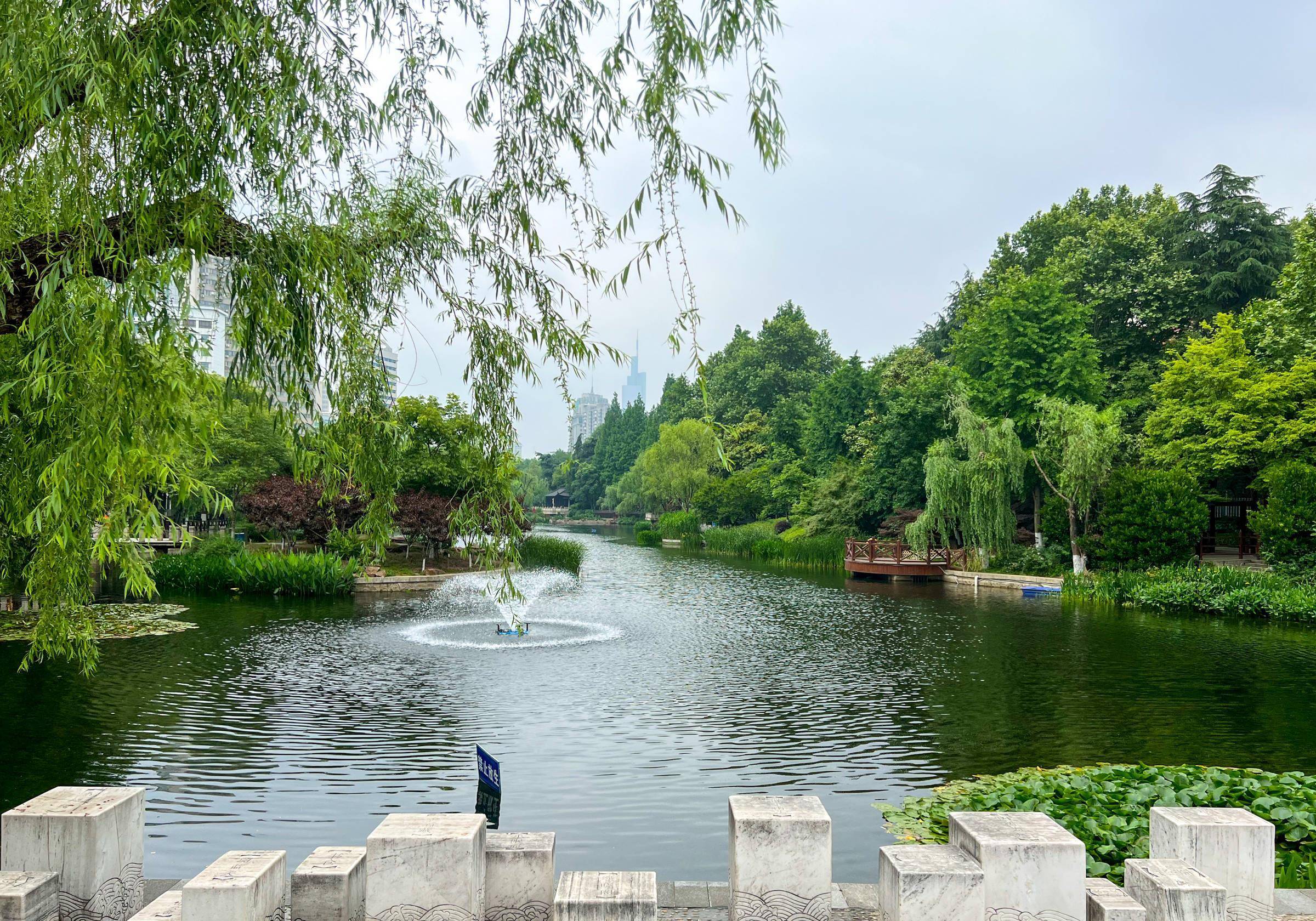 南京小西湖乌龙潭公园,被誉为西城之冠