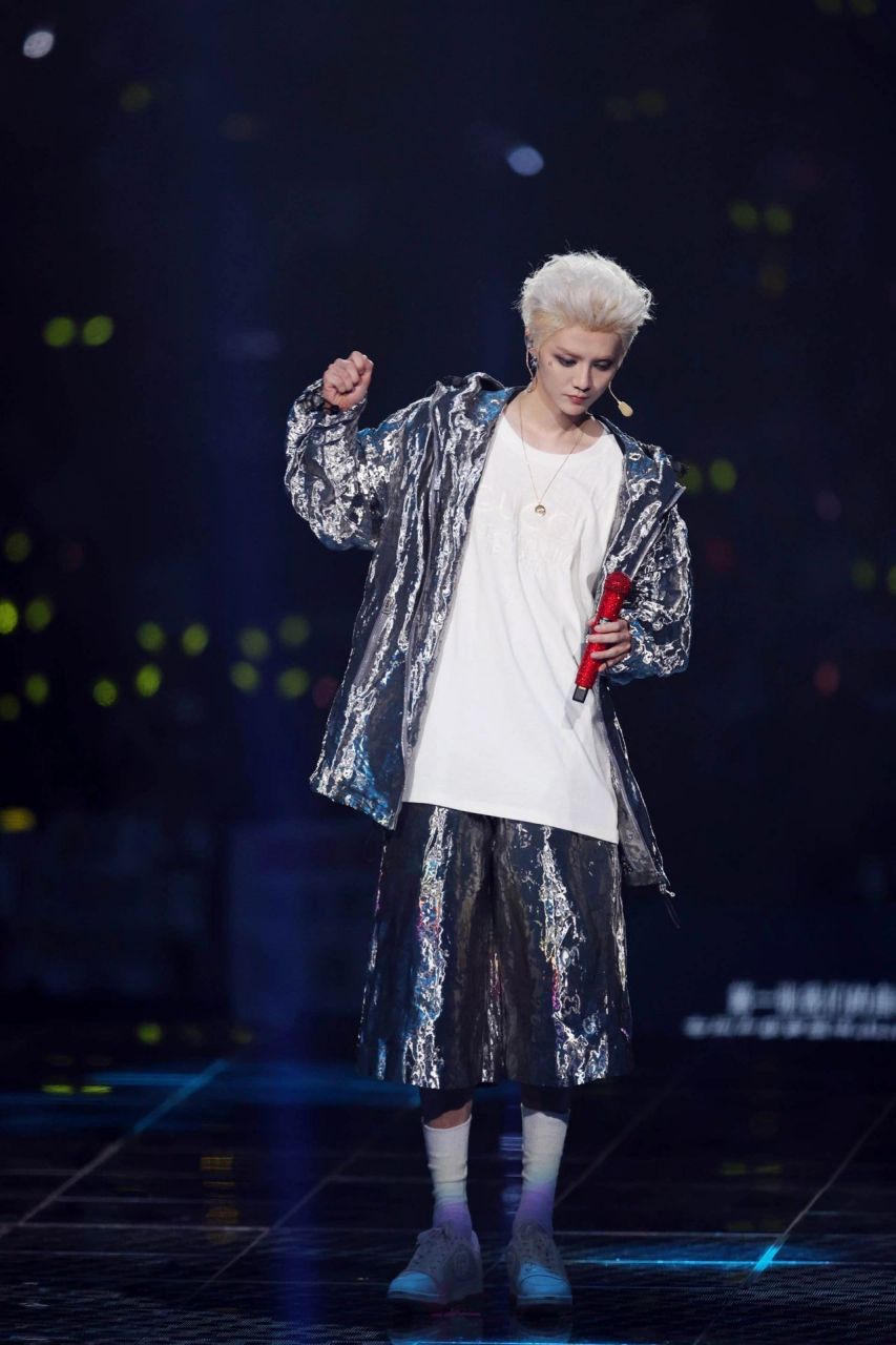 鹿晗三巡演唱会武汉站61第一场 幸运都在,慢慢靠近,今晚收官见.