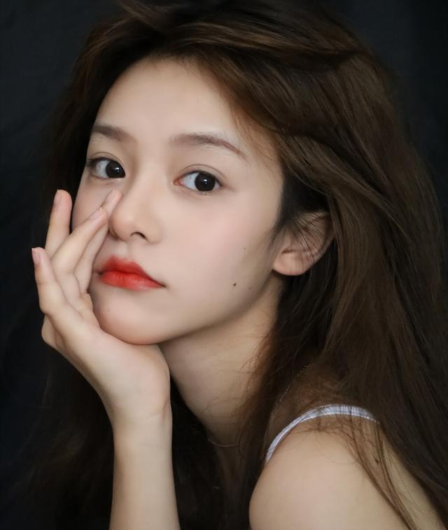 脸上有这5个特征的女生,属于"耐看型"时尚脸,不用化妆也很美