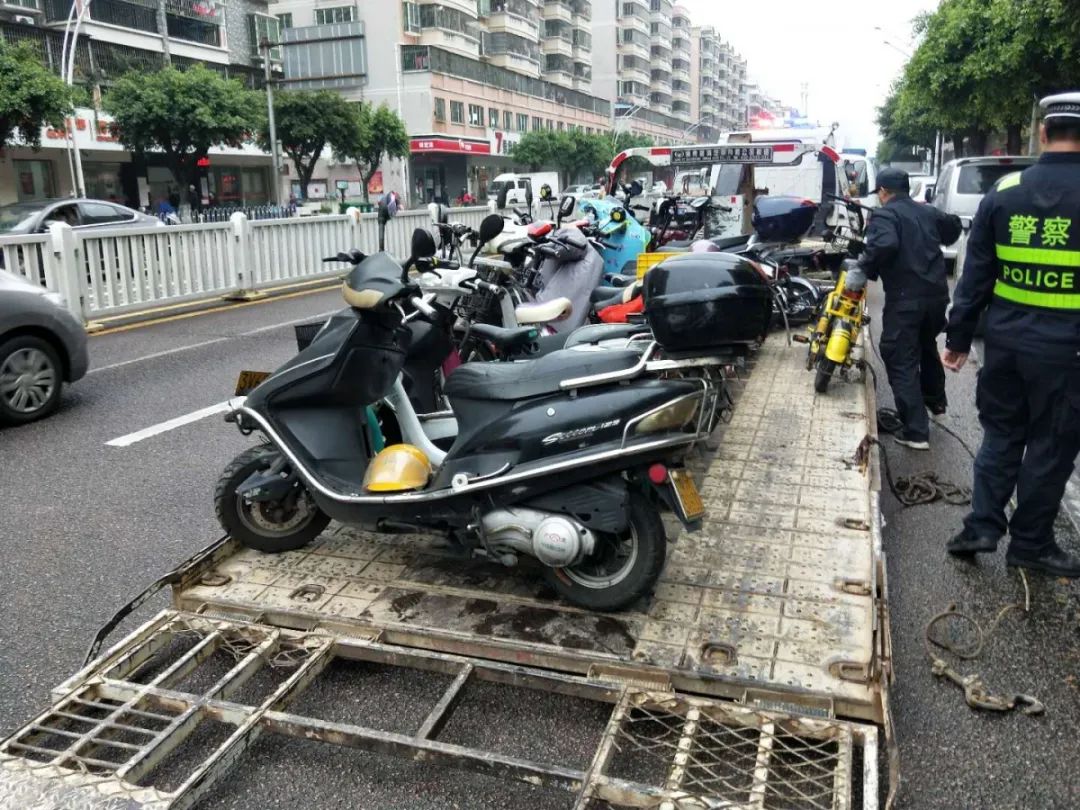 电动车和摩托车,出行成本哪个高?经销商:来算一笔账