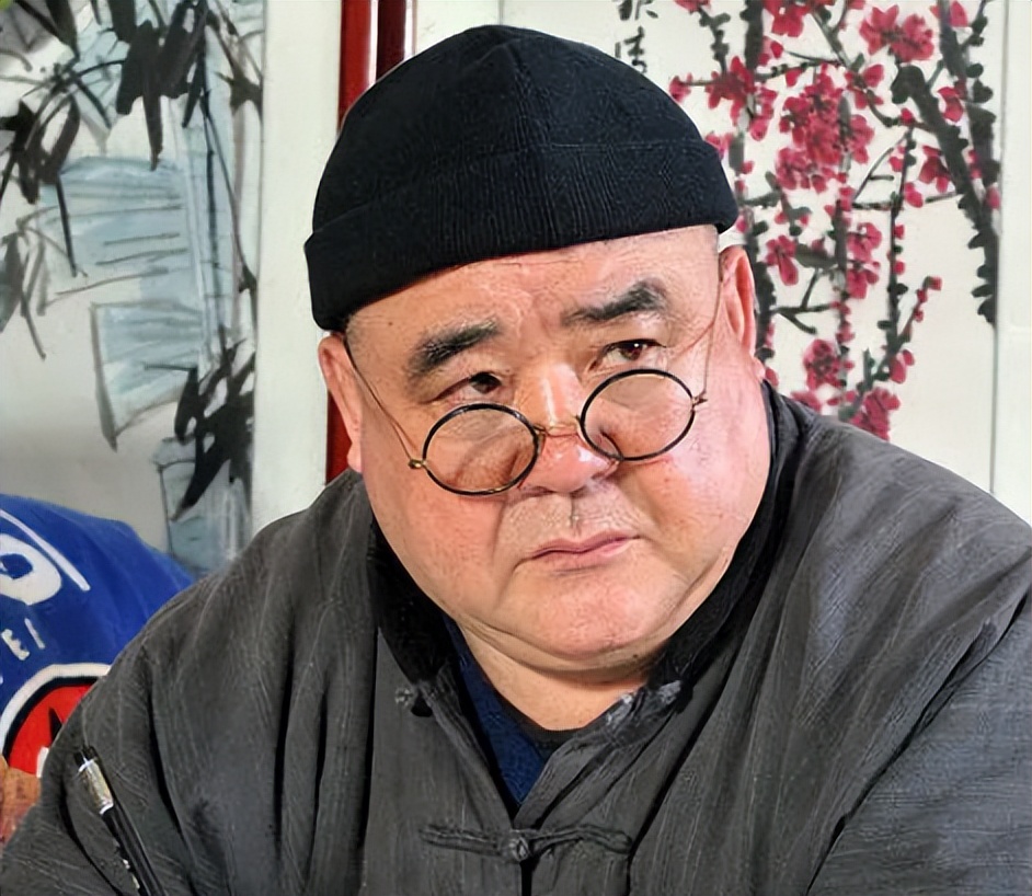 因保姆鸠占鹊巢,李嘉存80万卖掉别墅,不料有人出价380万