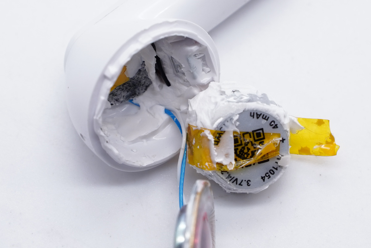 cleer trek主动降噪入耳式有线耳机也采用了恒泰科技的小型方形电池