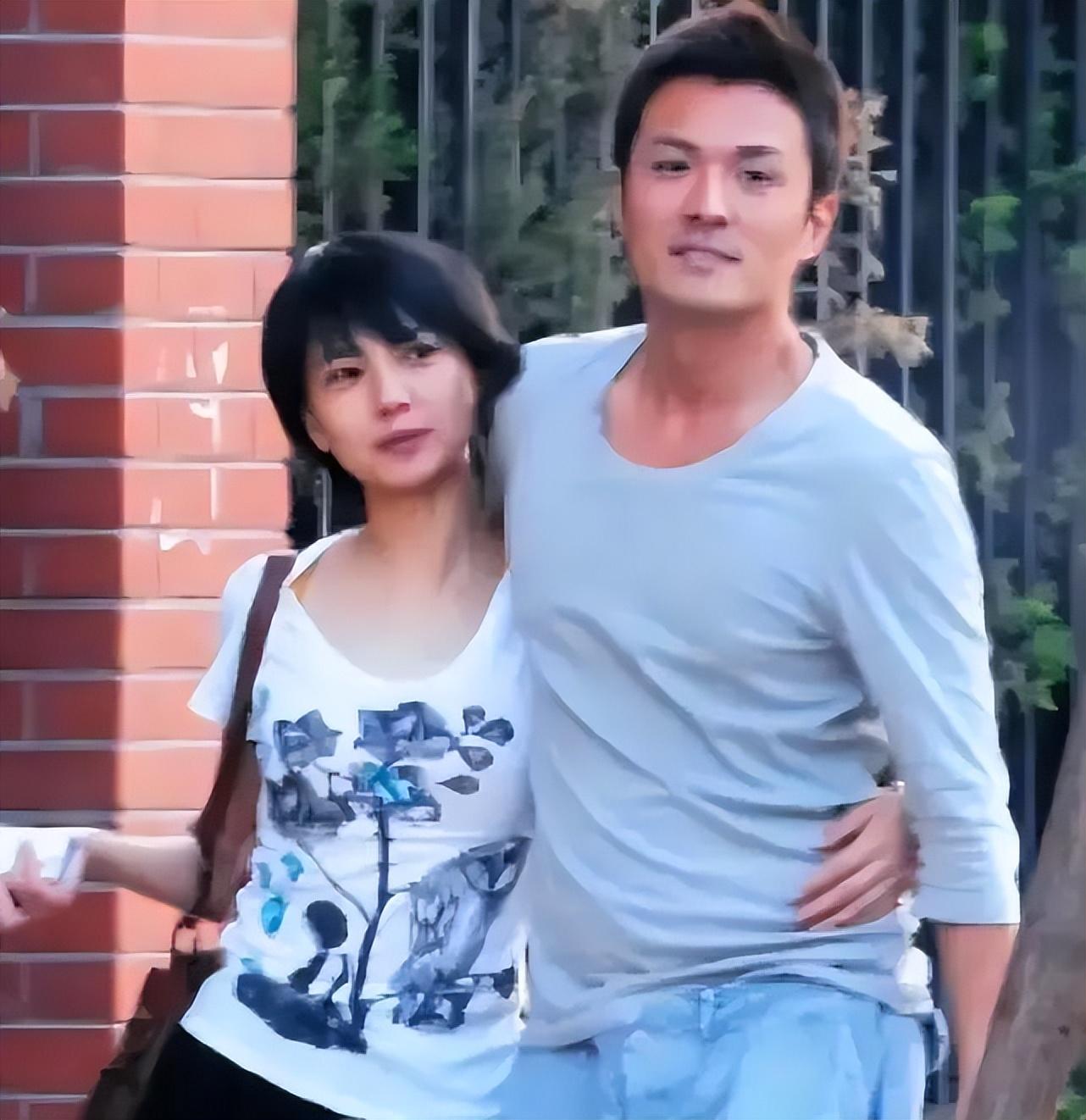 于小伟:曾与高圆圆谈恋爱,迎娶一位非圈内的普通妻子平凡而幸福
