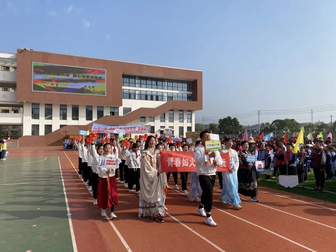 南师附中江宁分校汤山小学:这场运动会开幕式充满爱国情