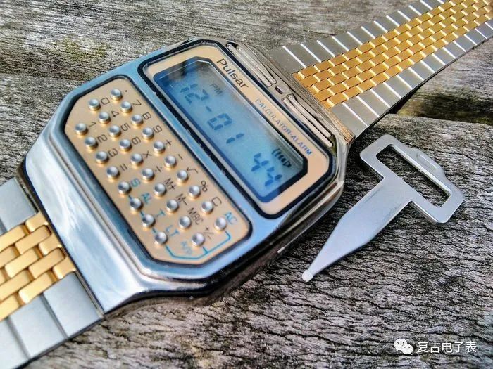 精工脉冲星全金属旋盖计算机手表——seiko pulsar y739