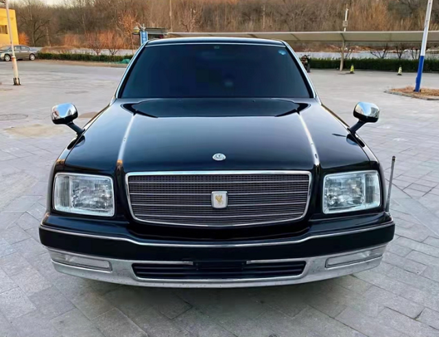 带凤凰的丰田见过吗?这辆车火了,劳斯莱斯看了也要叫大哥