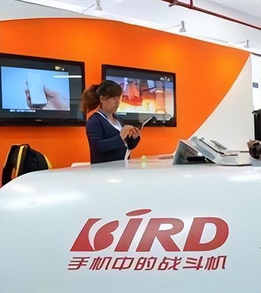 回顾富豪徐立华:年赚2亿,占据手机半壁江山,如今下场令人唏嘘