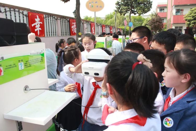 科技筑梦 创新成长——明德门小学科技文化校园行活动