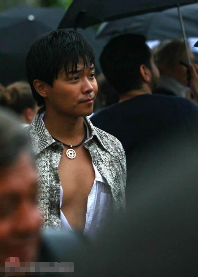 42岁陈思诚身材发福明显,胖成油腻大叔,身边美女同行撞脸佟丽娅