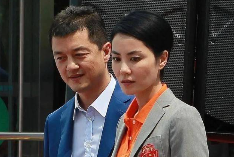 "软饭男"李亚鹏:弃柯蓝甩瞿颖,情迷周迅转身迎娶王菲