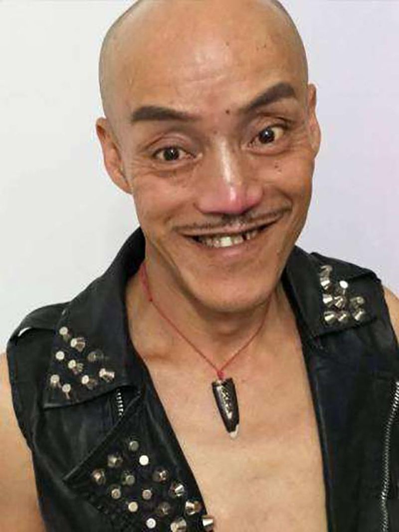 大龄剩男冯加六:因撞脸光头强暴富,迎娶娇妻挥霍无度,如今很惨