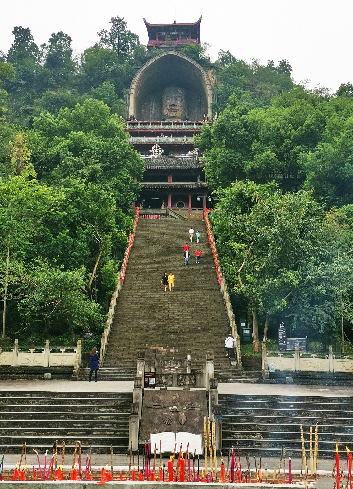 依山而建,距今已有近千年的历史——荣县大佛寺