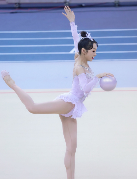 《超新星》宣璐体操服有品位,但看到她的腿我却不想说话