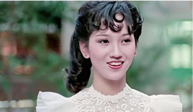 回顾69岁赵雅芝对比60岁叶童自然老去和医美老去差距一目了然