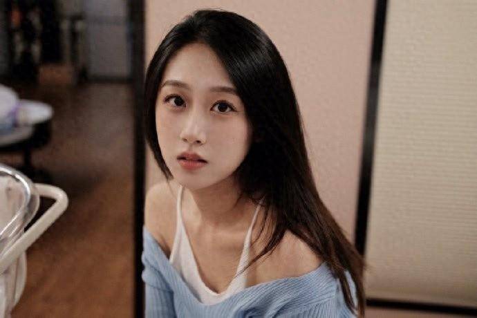 签约考辛斯?朱芳雨官宣回应,威姆斯示爱女篮美女,吴前女友晒照