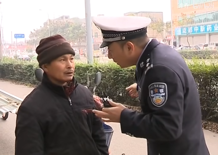 "网红交警"谭乔:《谭谈交通》火遍全网,谭sir却为何抑郁了?