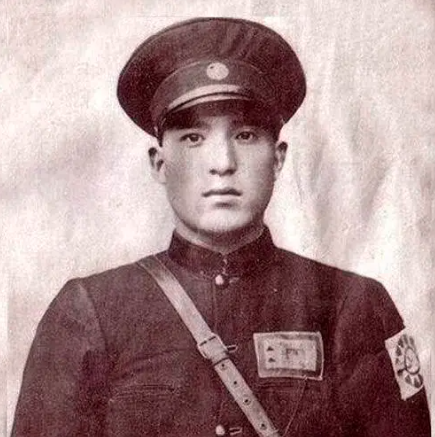 新疆土皇帝,却遭灭门屠杀,晚年孤独终老,真相为何?