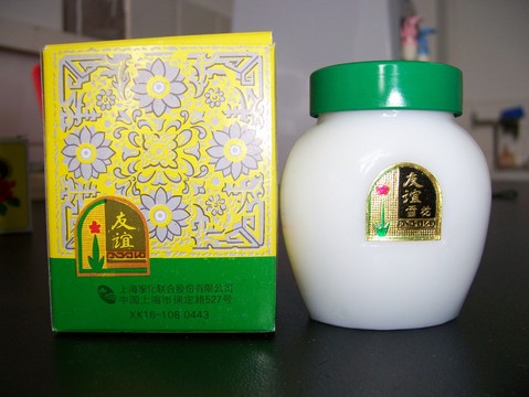 50岁女人别再用大牌了,4款"老国货"便宜好用,淡纹淡斑绝了