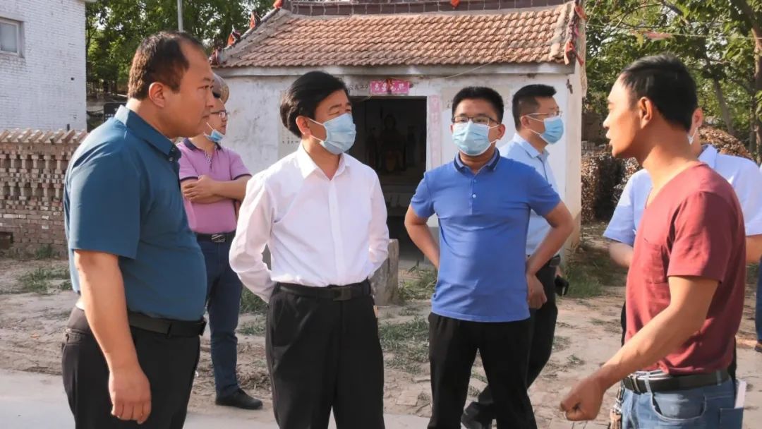 县委书记房延生到营镇乡调研小街巷硬化等工作