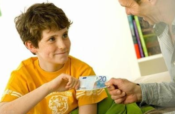 当孩子说出"你养不起我就别生我"时,别责怪孩子,父母责任重大