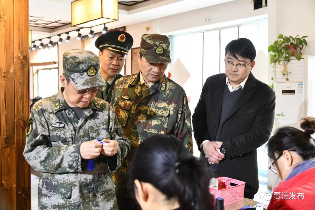 江苏省军区副司令员田厚玉来贾视察民兵营正规化建设工作